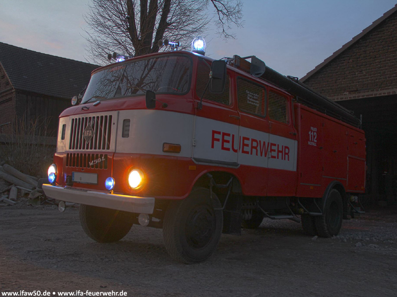Bild: Das Fahrzeug im aktuellen Zustand in der Abenddämmerung